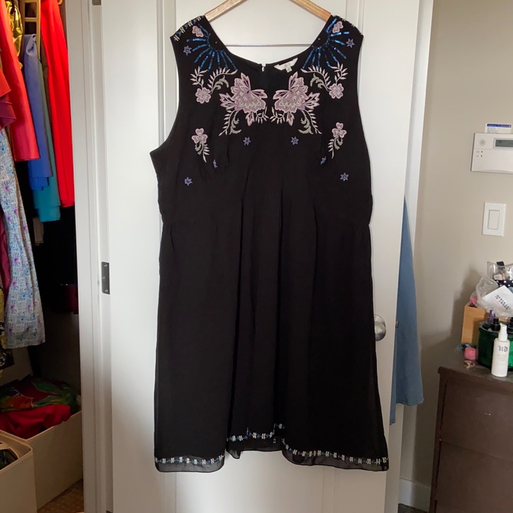 ModCloth (4X) embroidered dress
